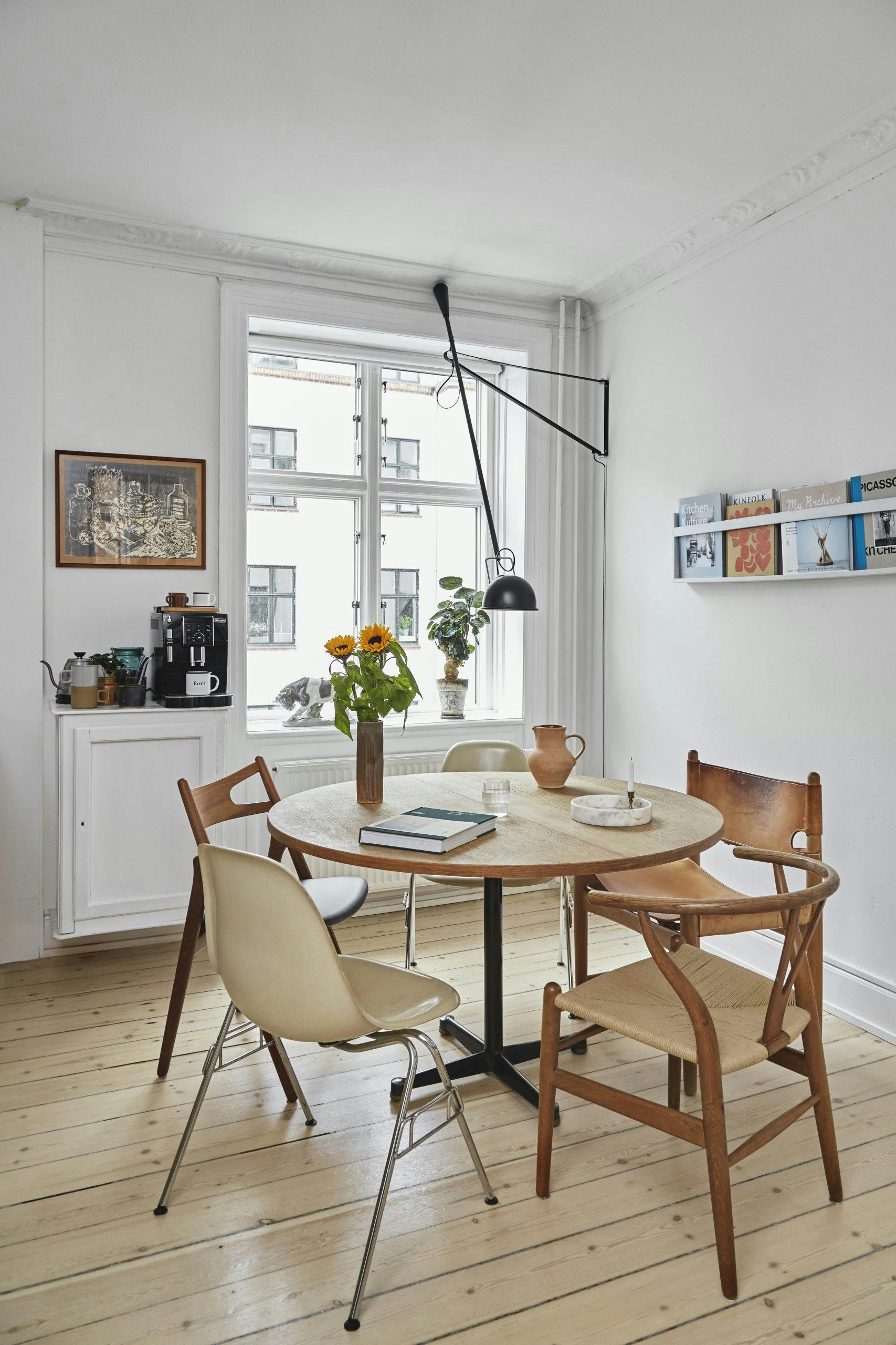 kystlandbom210512 Charles Eames og Børge Mogensen stoler, lampe fra Flos